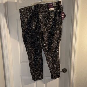 Ava & Viv Black and White Patterned Pants